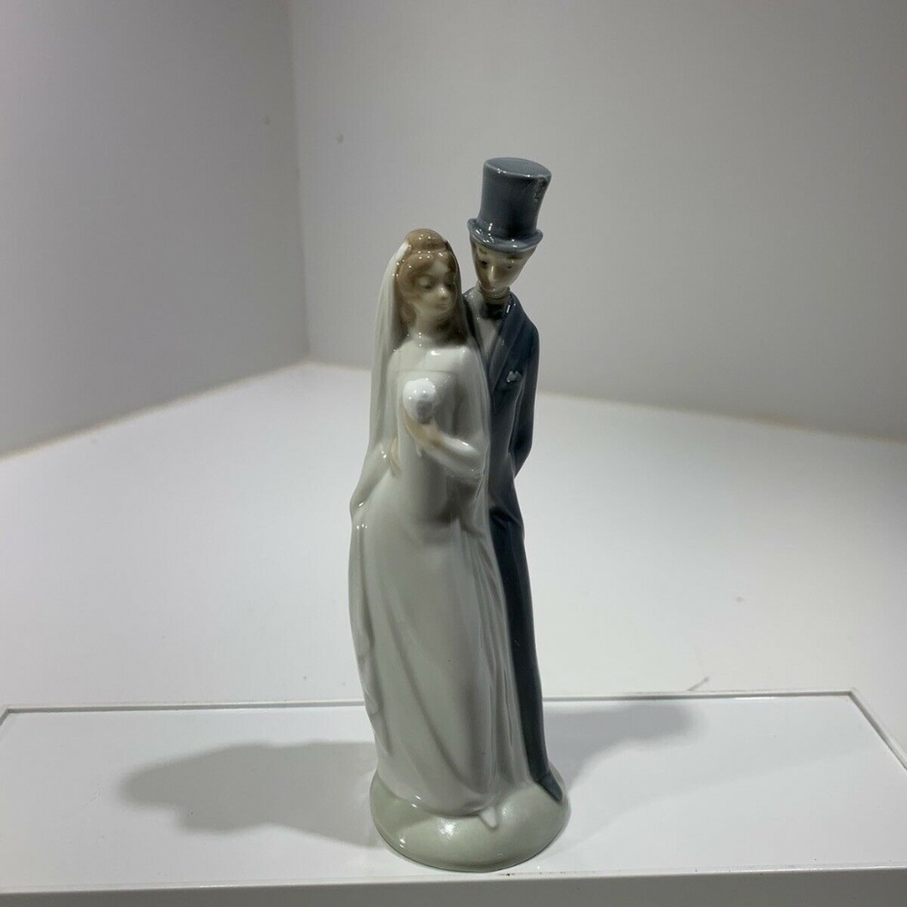 Lladro NAO Bride And Groom Figure/Cake Topper